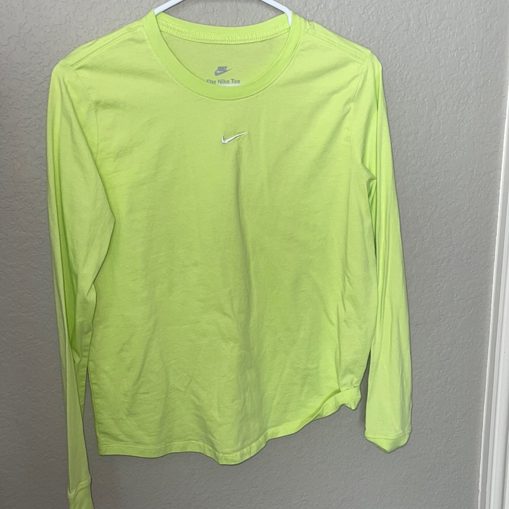 NWOT Nike tee